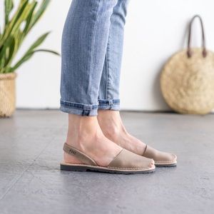 Pons Avarcas Taupe Size 8